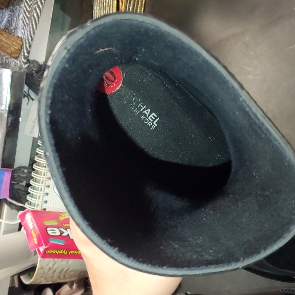 Authentic MICHAEL KORS Black Short Rain Boots - Picture 4 of 6